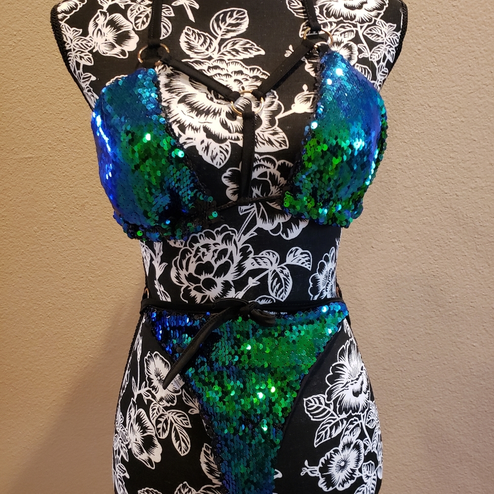 Nwot two piece swimsuit